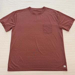 Vuori Tradewind Pocket Tee Men’s 2XL Red/Orange